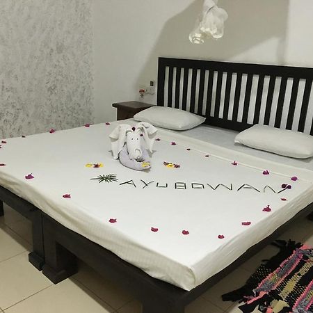 Greenwood Hotel Сигирия Екстериор снимка