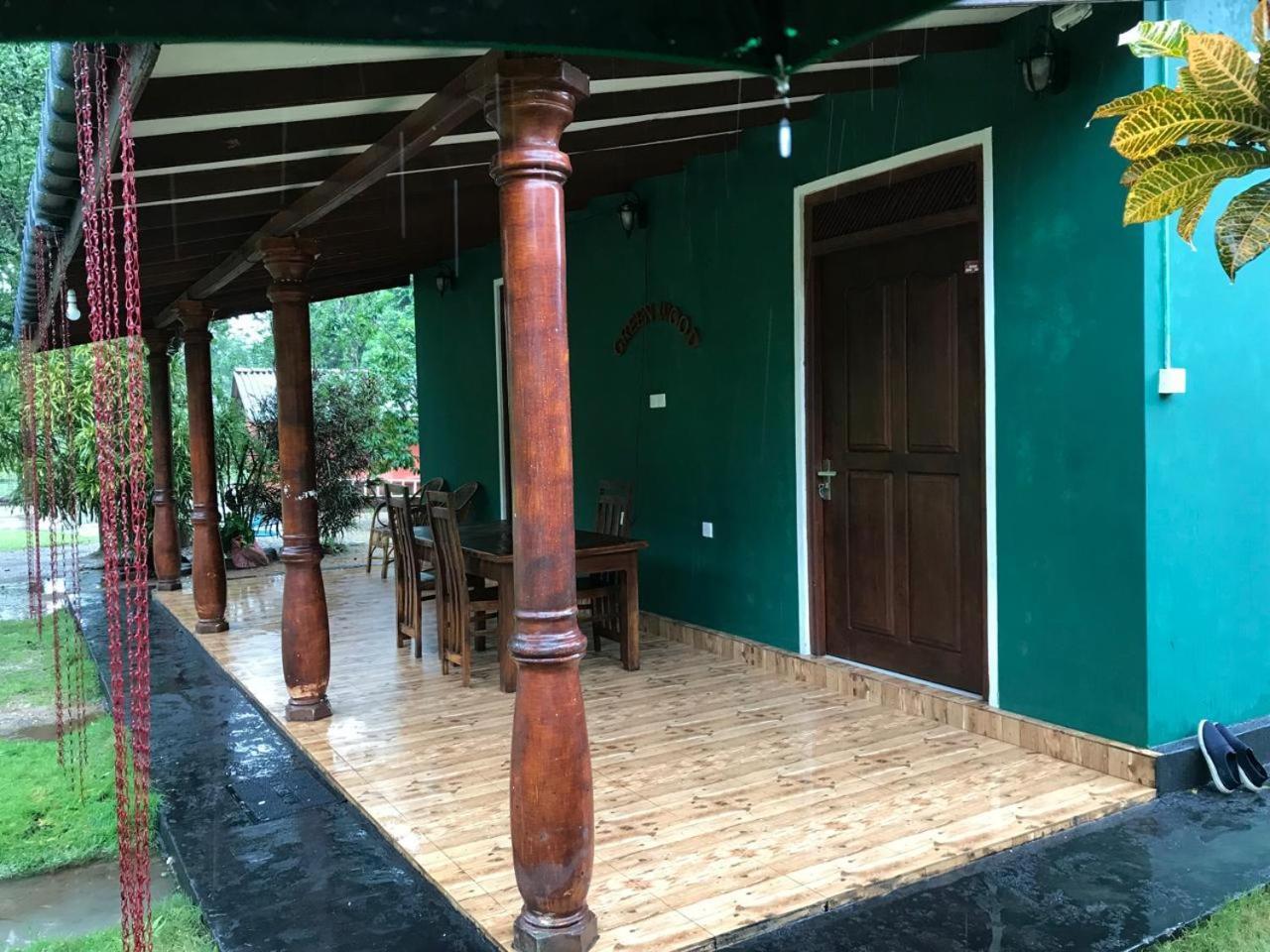 Greenwood Hotel Сигирия Екстериор снимка