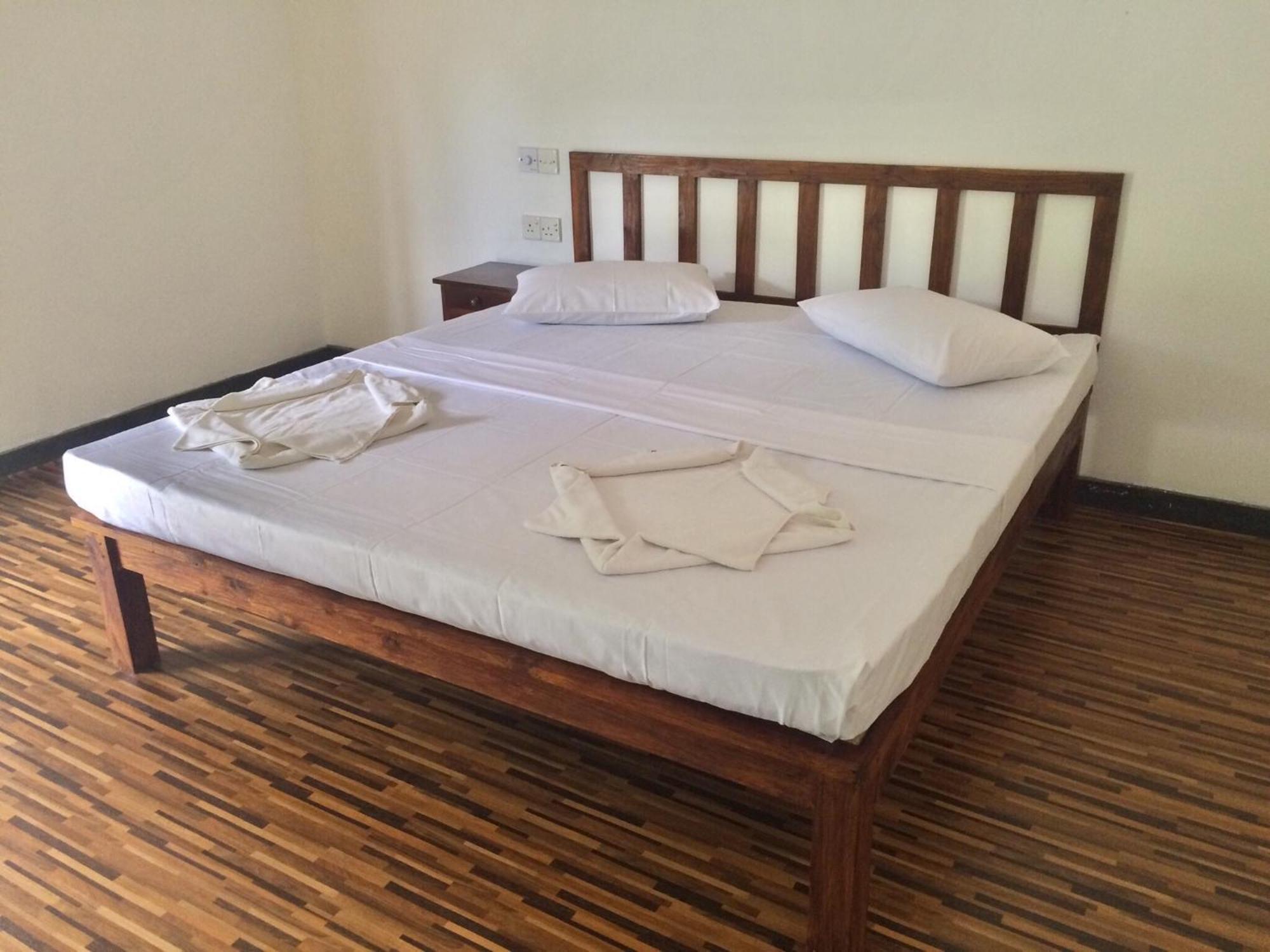 Greenwood Hotel Сигирия Екстериор снимка