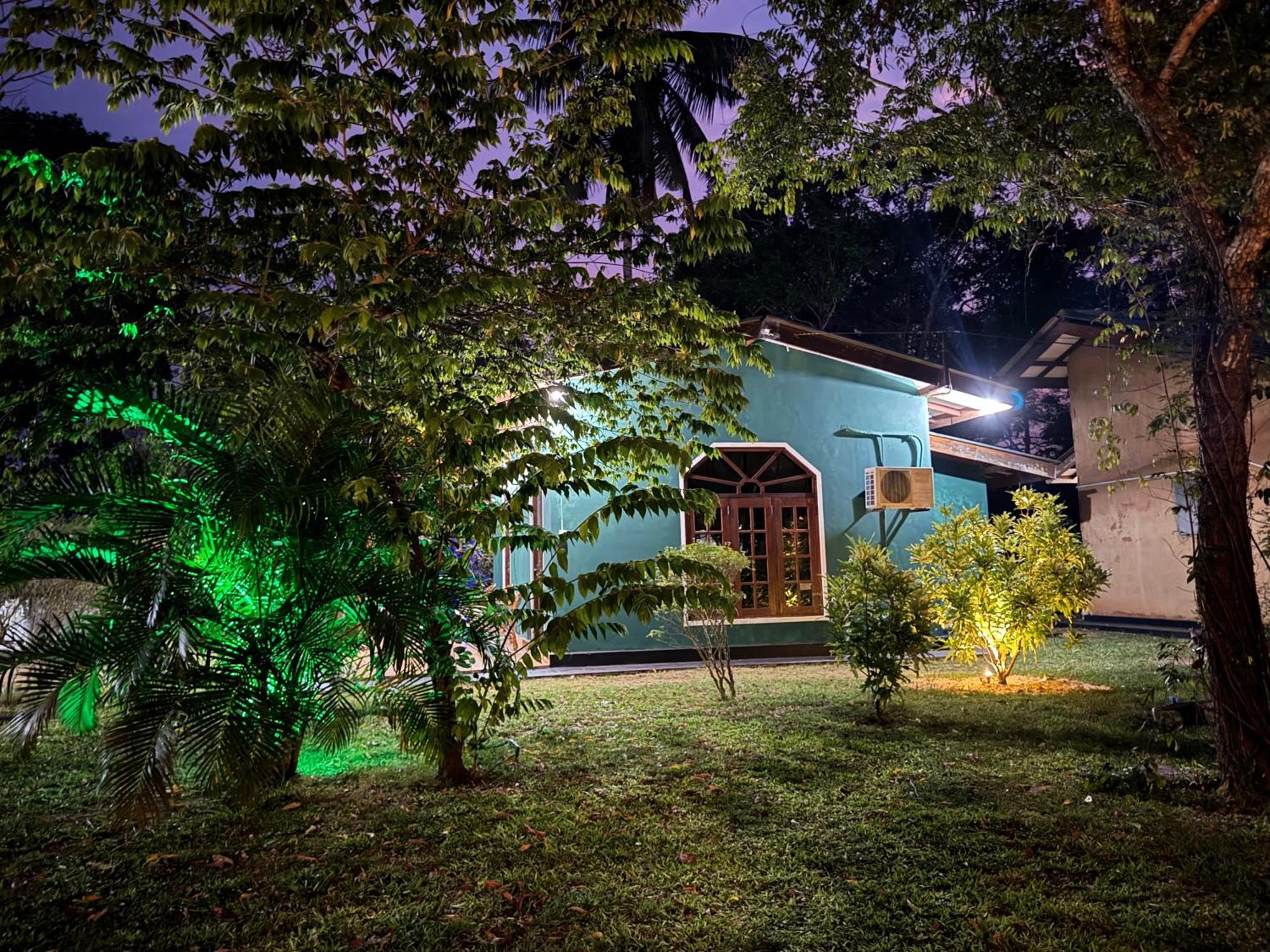 Greenwood Hotel Сигирия Екстериор снимка