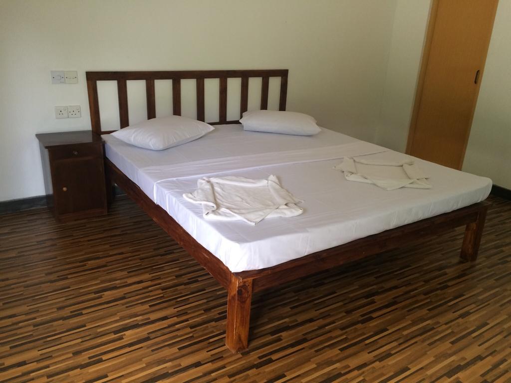 Greenwood Hotel Сигирия Екстериор снимка
